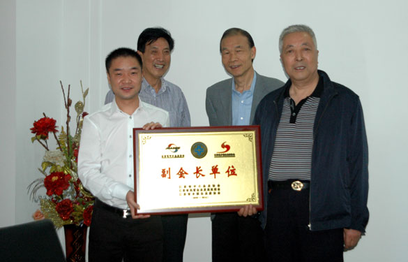 江苏省中小企业协会会长于登和来凯发k8集团调研