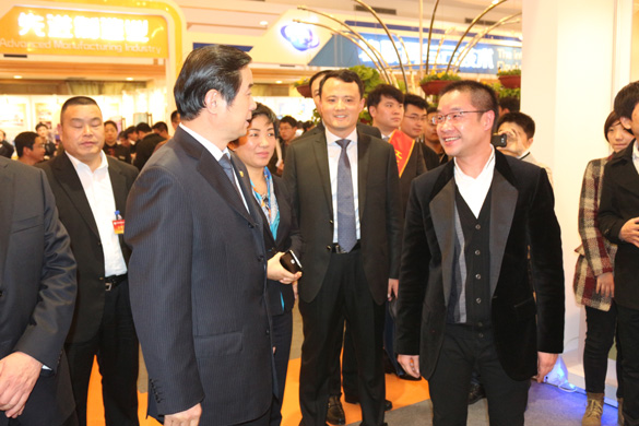 江苏省青商会科技立异效果展上 史清静副省长驻足旅行凯发k8集团三代核电AP1000壳内电缆