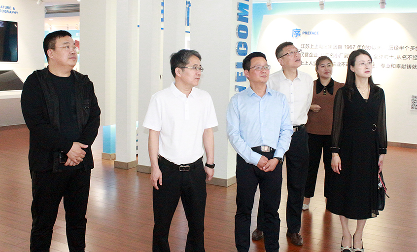 葫芦岛市龙港戋戋委常委、统战部部长揣宝迎一行来凯发k8电缆调研