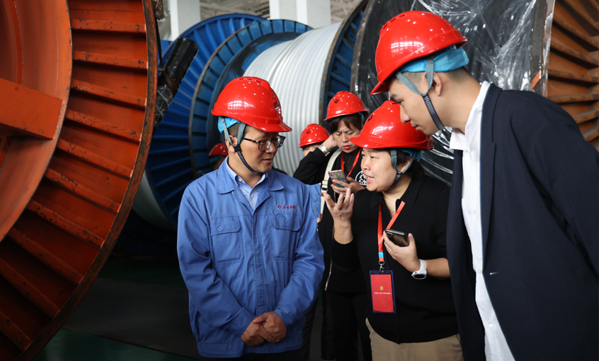 陕西省总工会向导及地方劳模来凯发k8电缆旅行交流